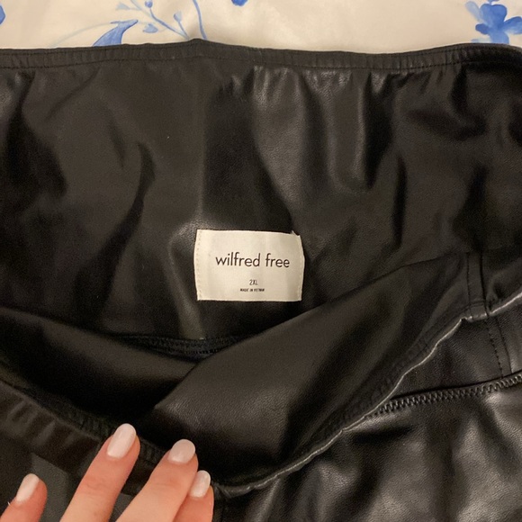 Aritzia Wilfred Free Daria Pant High-waisted Vegan Leather leggings - Picture 4 of 5